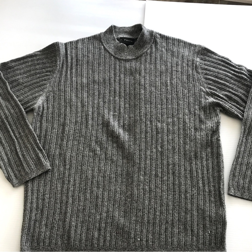 J.Ferrar size L 100% merino wool Men’s sweater classy heather grey color
